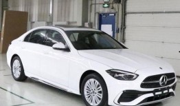 最新款奔驰c爆料,豪华升级，科技赋能，驾驭未来